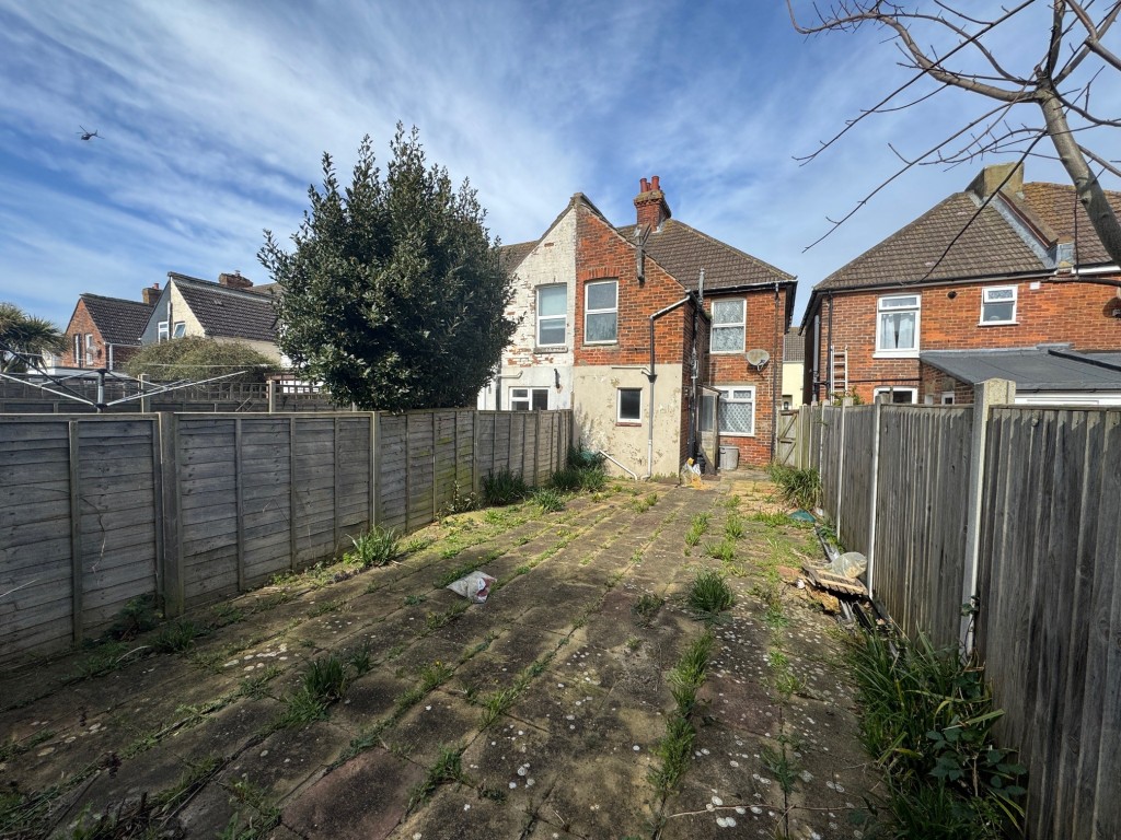 Lot: 62 - END-TERRACE HOUSE FOR REFURBISHMENT - Rear of the property